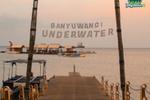 Wisata Bangsring Underwater: Destinasi Ekowisata Tempat Konservasi Ikan Dan Terumbu Karang.