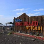 Pesona Pantai Wotgalih, Pantai Dengan Panorama Senja