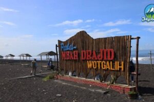 Pesona Pantai Wotgalih, Pantai Dengan Panorama Senja