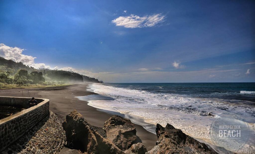 pantai watu gedeg lumajang