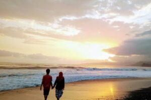 Pantai Bambang Lumajang, Pantai Unik Yang Memiliki Batu Warna-Warni