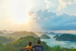 Pantai Teluk Asmara Malang, Pesona Raja Ampatnya Malang