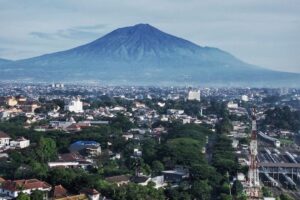 7 Gunung Jawa Timur Yang Paling Populer