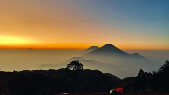 Rekomendasi Gunung Terbaik di Jawa Tengah