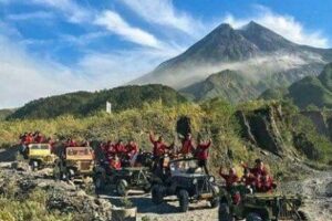 Menjelajahi Alam dan Sejarah: 5 Keistimewaan Lava Tour Semeru