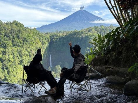 Air Terjun Kapas Biru