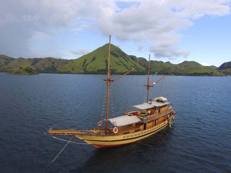 barang wajib ke labuan bajo