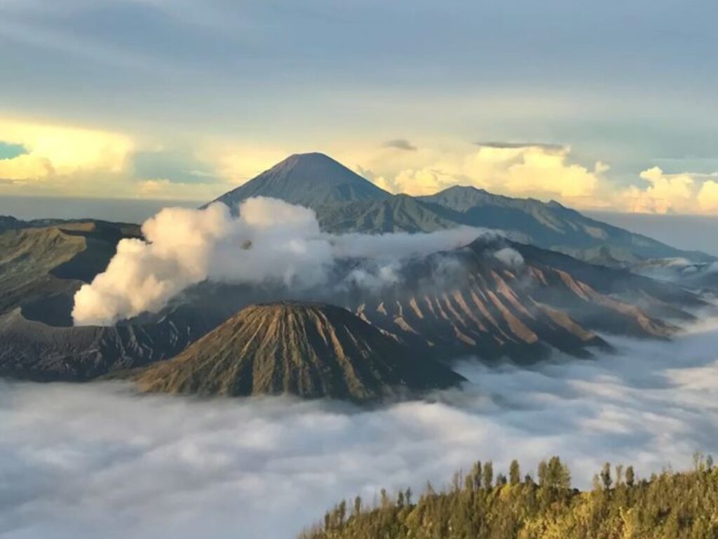 kawah ijen vs bromo