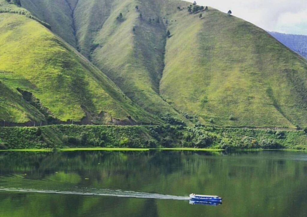 eksplor pulau samosir