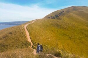 Wisata Bukit Holbung: Raja Ampat Versi Danau Toba yang Wajib Kamu Kunjungi