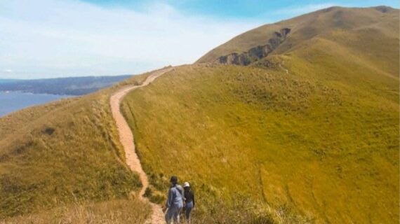 wisata bukit holbung