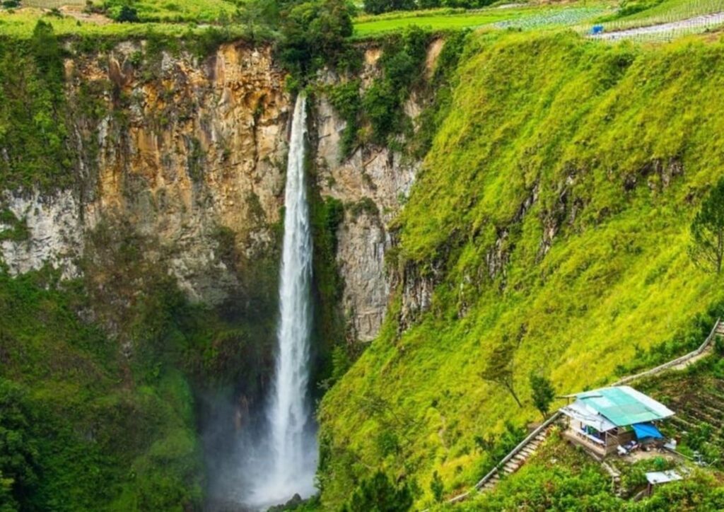 wisata air terjun sipiso piso