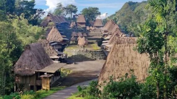 wisata desa adat bena