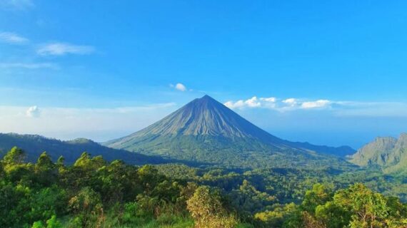 Gunung Inerie NTT