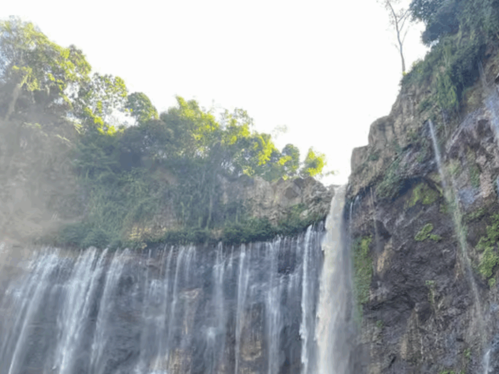 Cara Menikmati Tumpak Sewu Tanpa Trek Ekstrem