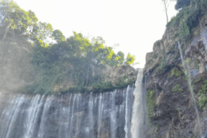 Cara Menikmati Tumpak Sewu Tanpa Trek Ekstrem: Liburan Santai dengan View Spektakuler