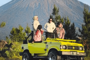 Perbandingan Seru Lava Tour Semeru vs Lava Tour Merapi: Petualangan Vulkanik Mana yang Lebih Menantang?