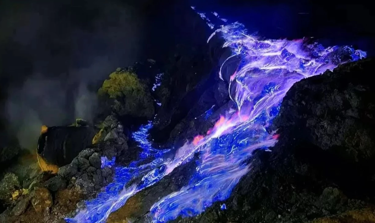 Blue fire kawah ijen