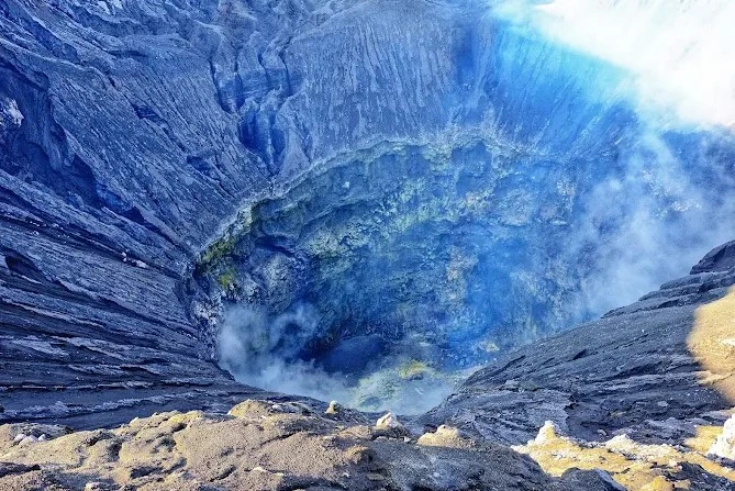 Kawah Gunung Bromo Tengger