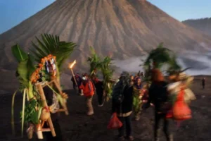 Suku Tengger Bromo: Budaya Asli di Lereng Gunung Bromo