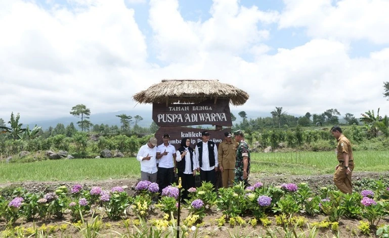 Taman Bunga Puspa Adi Warna Pronojiwo