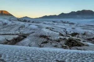 5 Fakta Menarik Salju Bromo yang Jarang Diketahui Wisatawan, Fenomena Langka yang Bikin Bromo Bersalju Bak Negeri Empat Musim