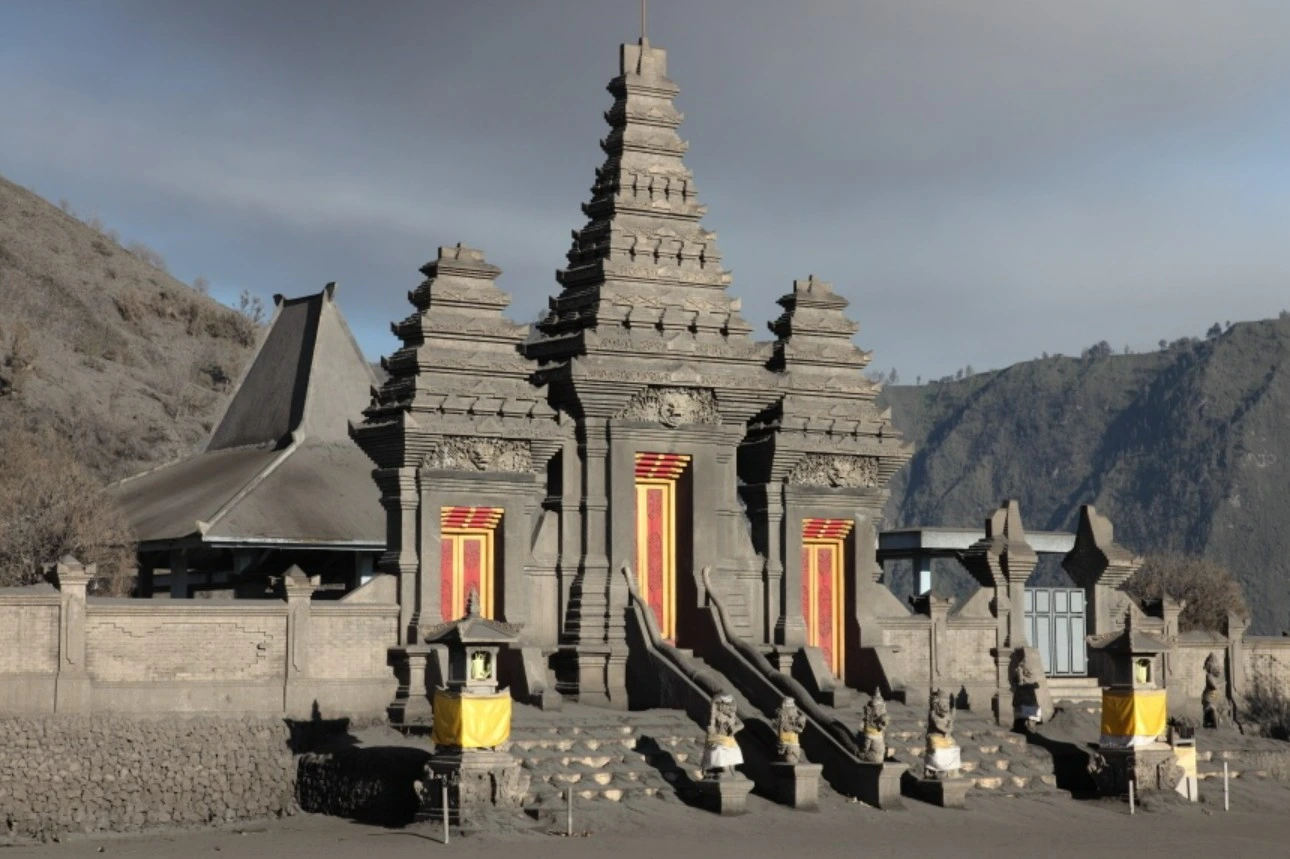 pura luhur bromo