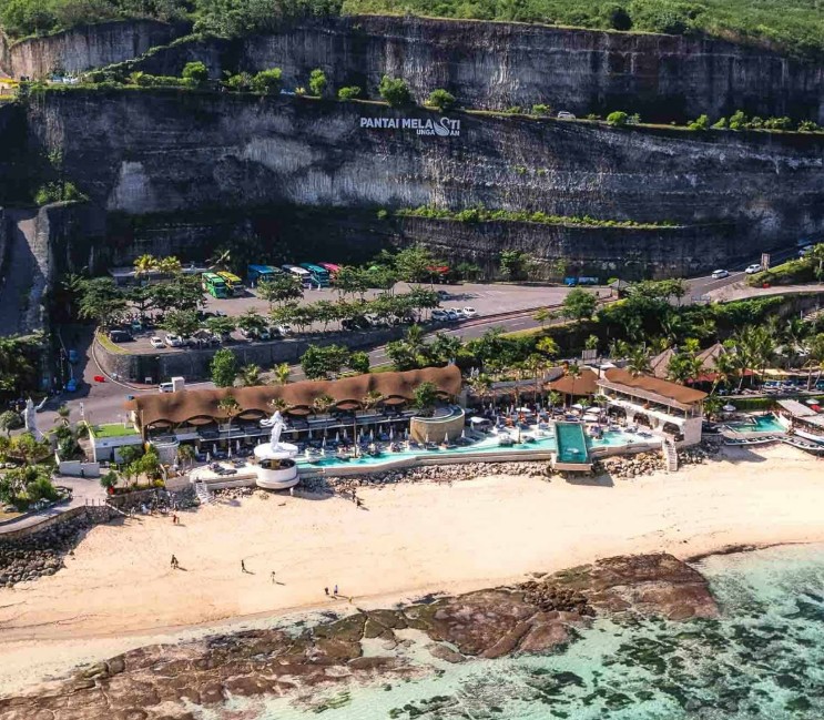 Pantai Melasti Bali