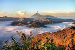 7 Pesona Gunung Bromo yang Menakjubkan, Fakta dan Panduan Wisata Lengkap